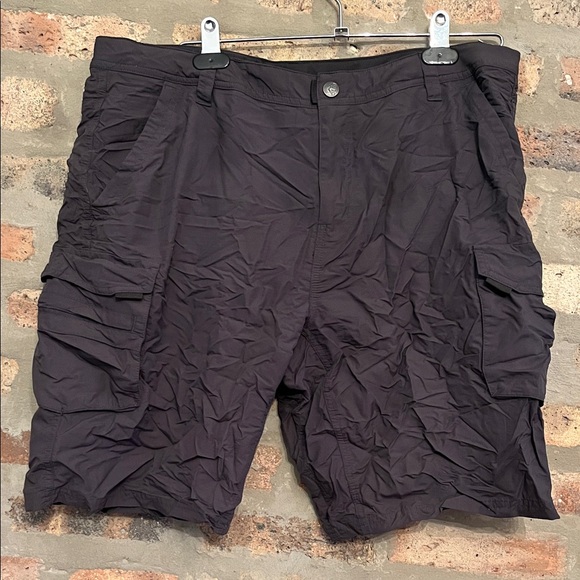 REI Pants - REI Charcoal Cargo Athletic Shorts